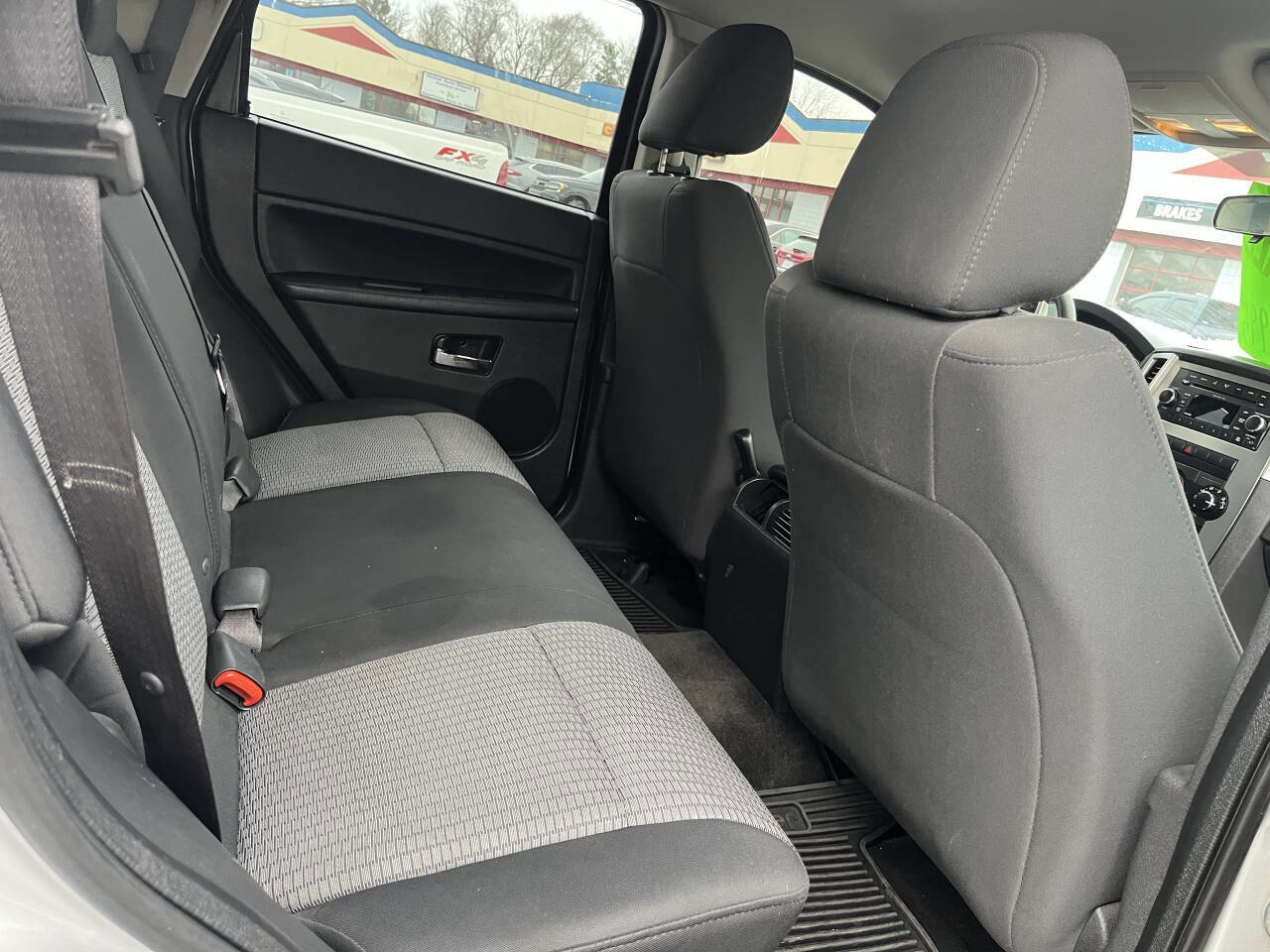 Used 2009 Jeep Grand Cherokee Laredo image 12