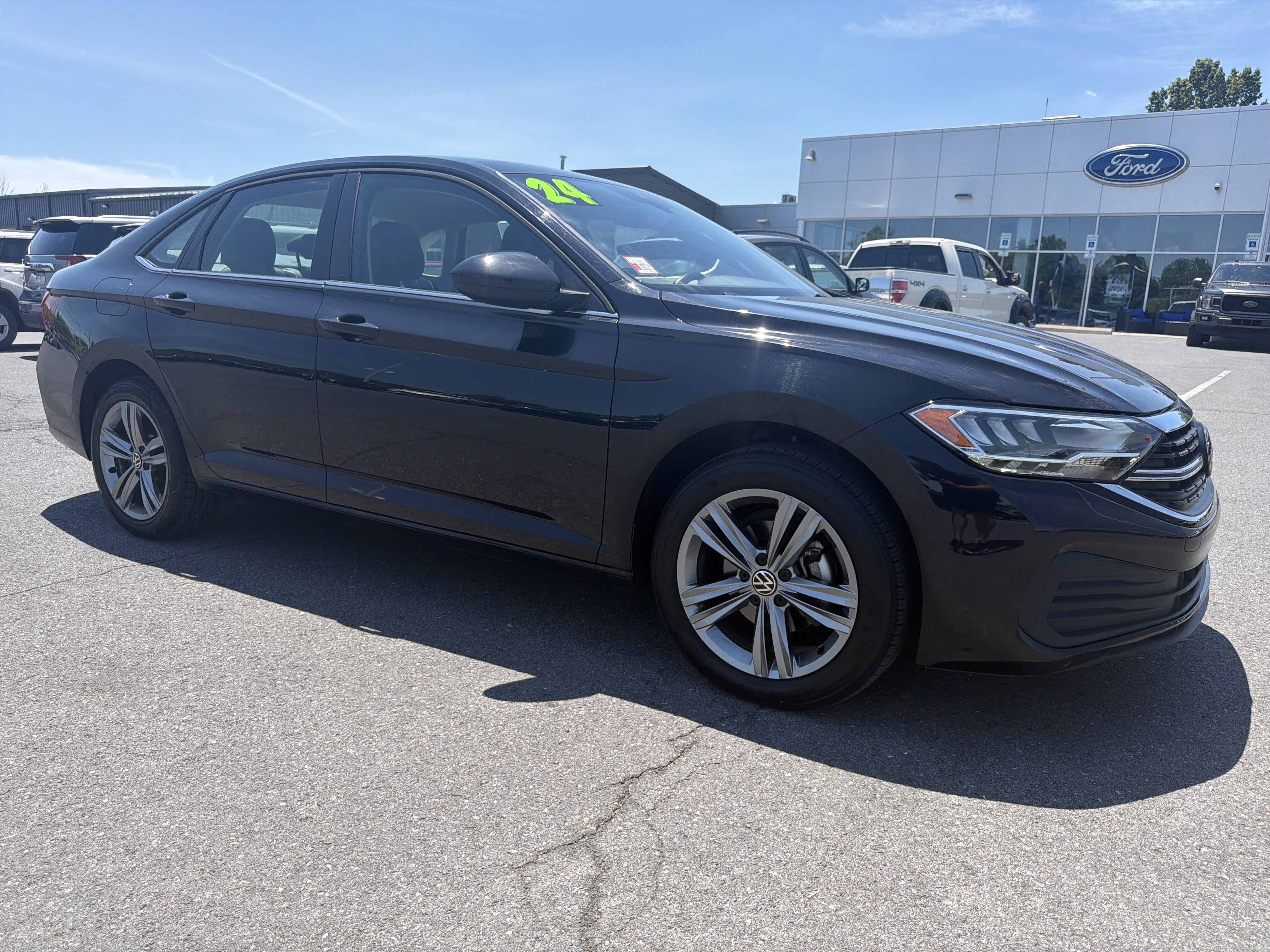 Used 2024 Volkswagen Jetta SE FWD image 1