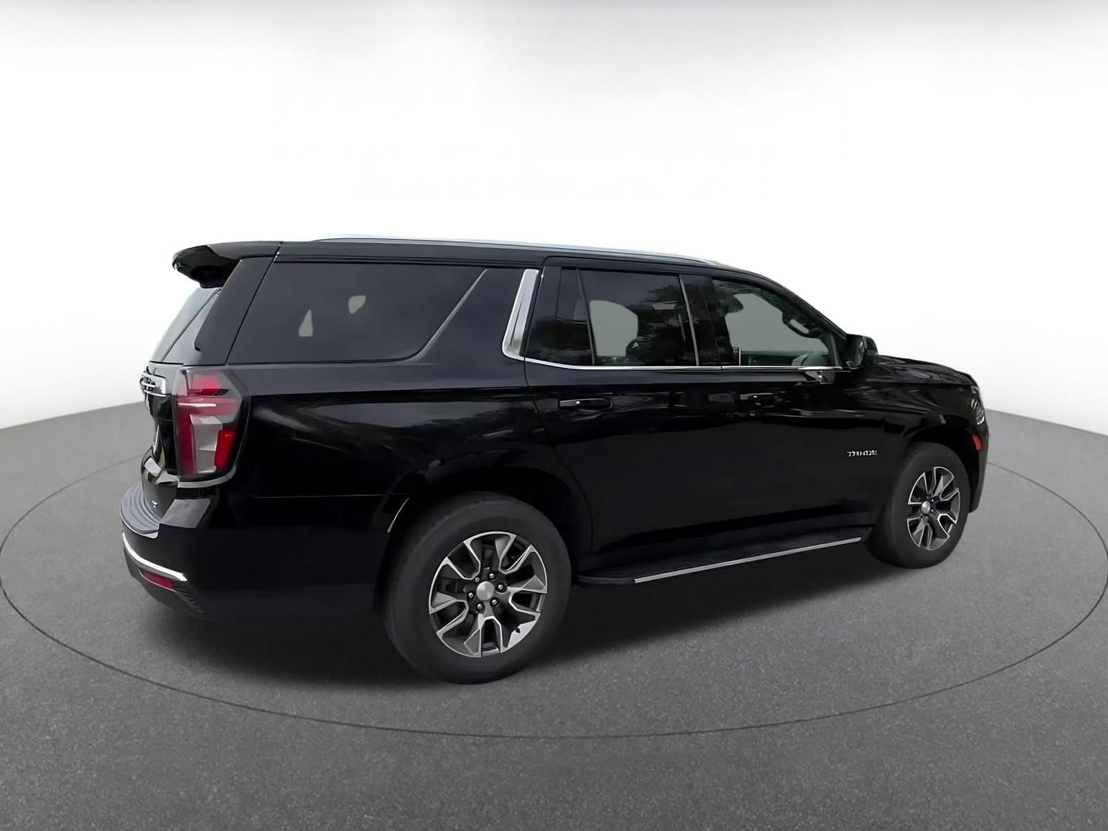 Used 2023 Chevrolet Tahoe LT w/ Luxury Package AWD/4WD image 15