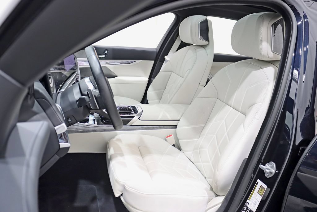 Used 2024 BMW 740i xDrive w/ Premium Package 2 AWD/4WD image 26
