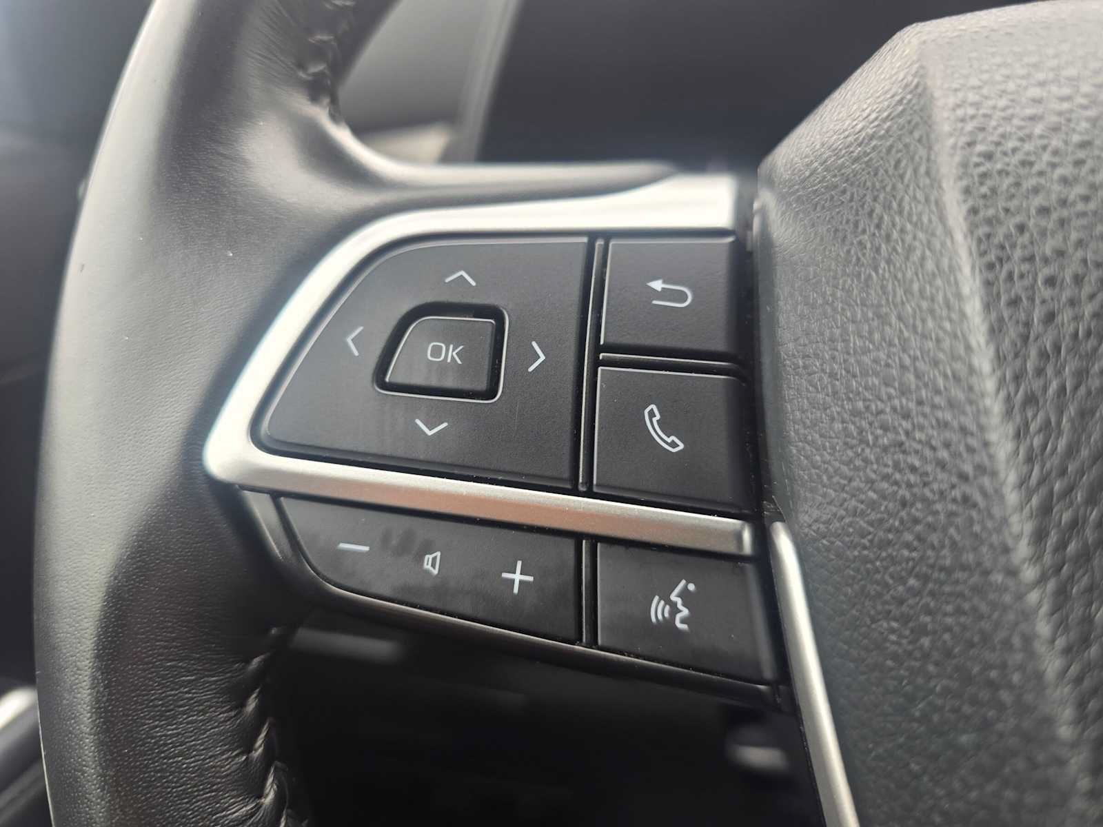 Used 2023 Toyota Highlander LE FWD image 35