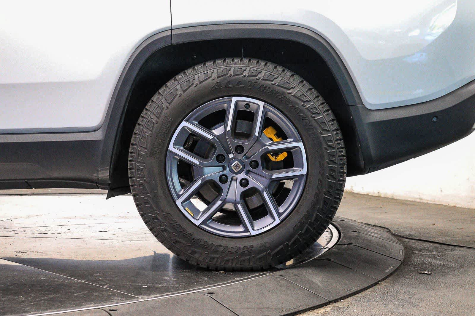 Used 2023 Rivian R1S Adventure AWD/4WD image 10