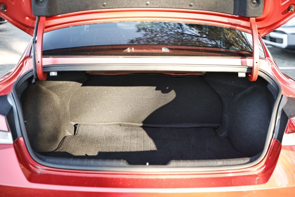 Used 2023 Hyundai Elantra SEL w/ Cargo Package image 17