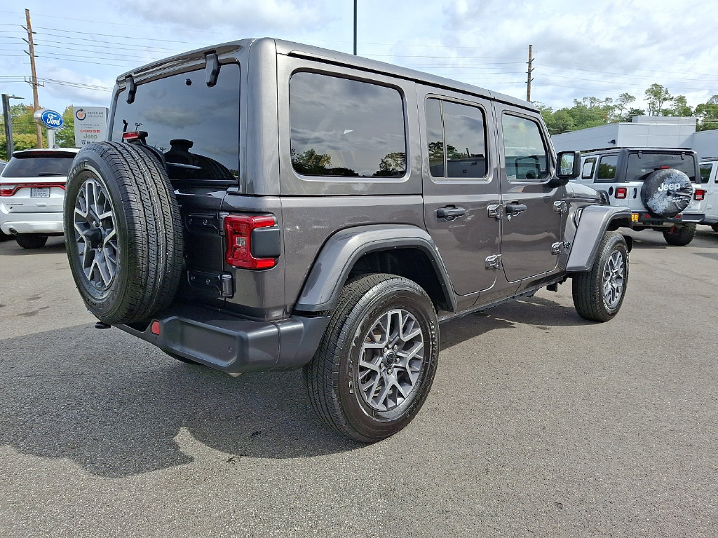 Certified 2025 Jeep Wrangler Unlimited Sahara w/ Dual Top Group AWD/4WD image 6
