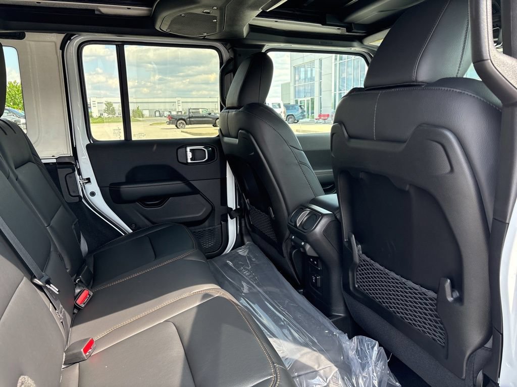 New 2026 Jeep Wrangler Unlimited Sahara AWD/4WD image 13