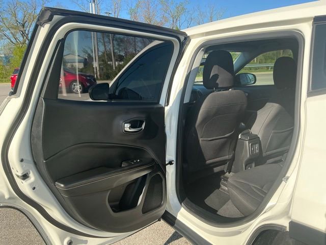 Used 2018 Jeep Compass Sport AWD/4WD image 16
