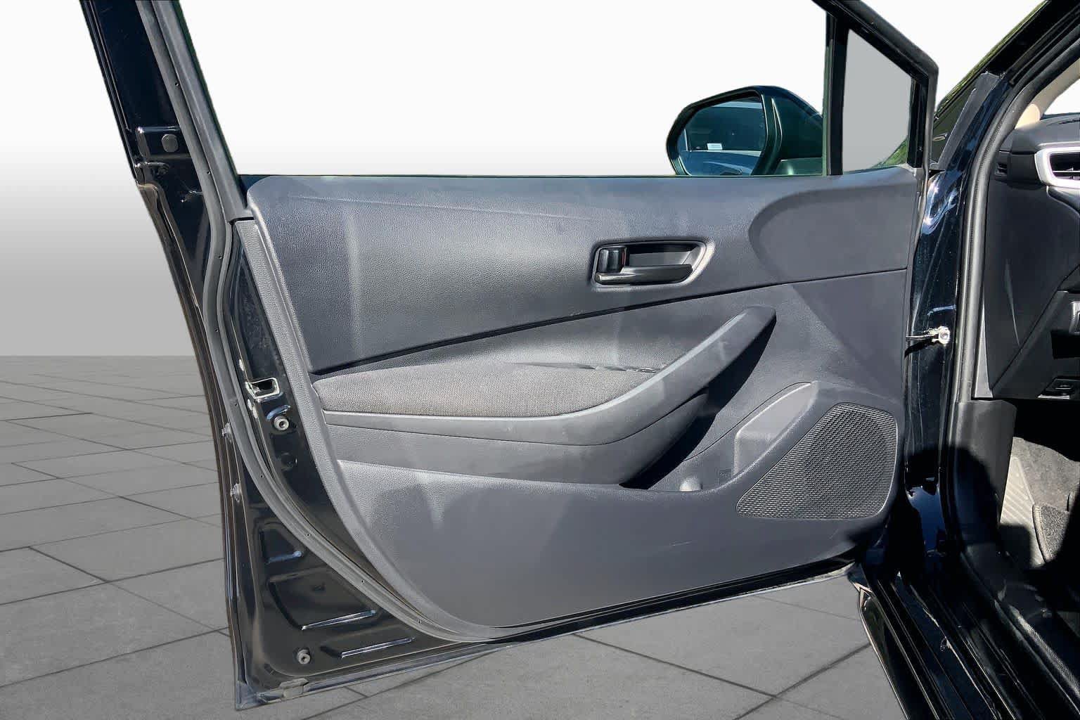 Used 2025 Toyota Corolla LE FWD image 21