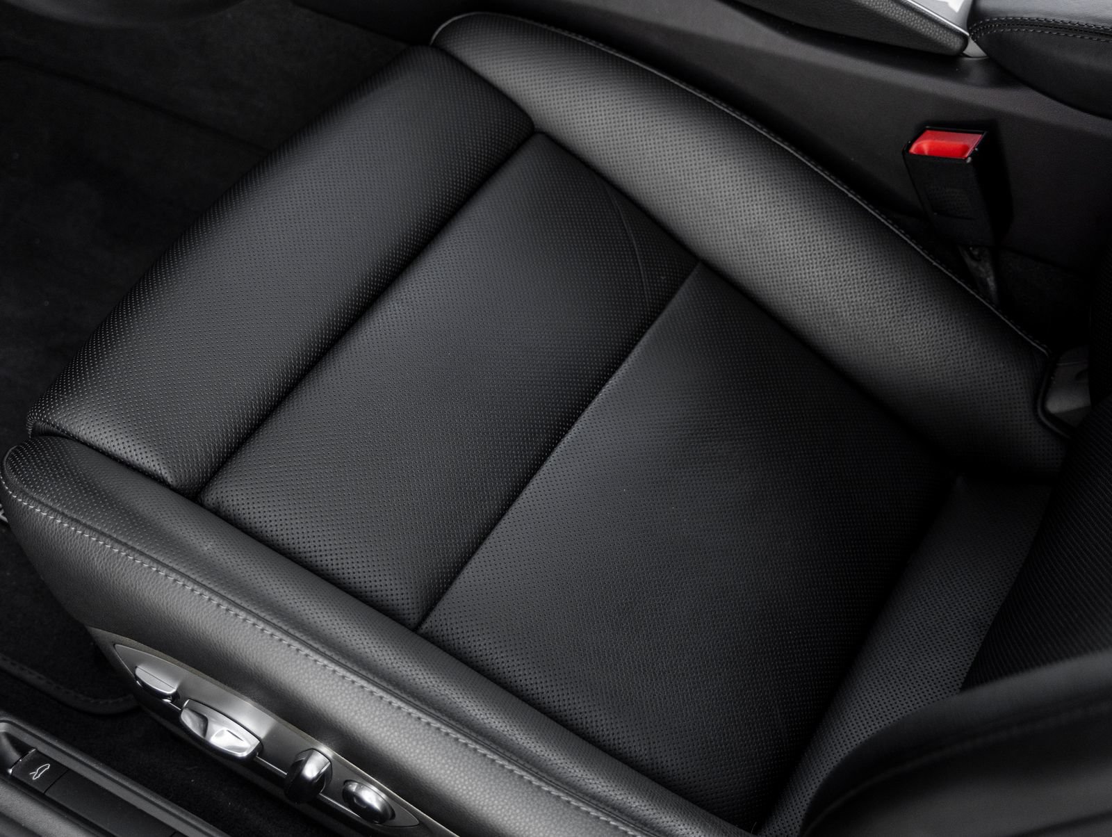 Certified 2024 Porsche 718 Boxster RWD image 24