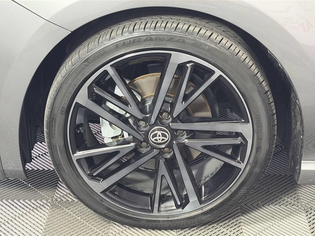 Used 2025 Toyota Camry XSE FWD image 10
