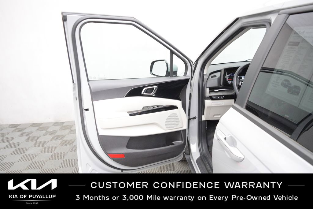Used 2024 Kia Carnival EX FWD image 9