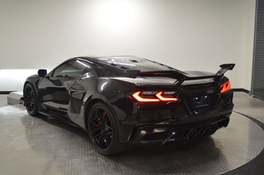 Used 2025 Chevrolet Corvette Z06 w/ Z07 Performance Package image 3