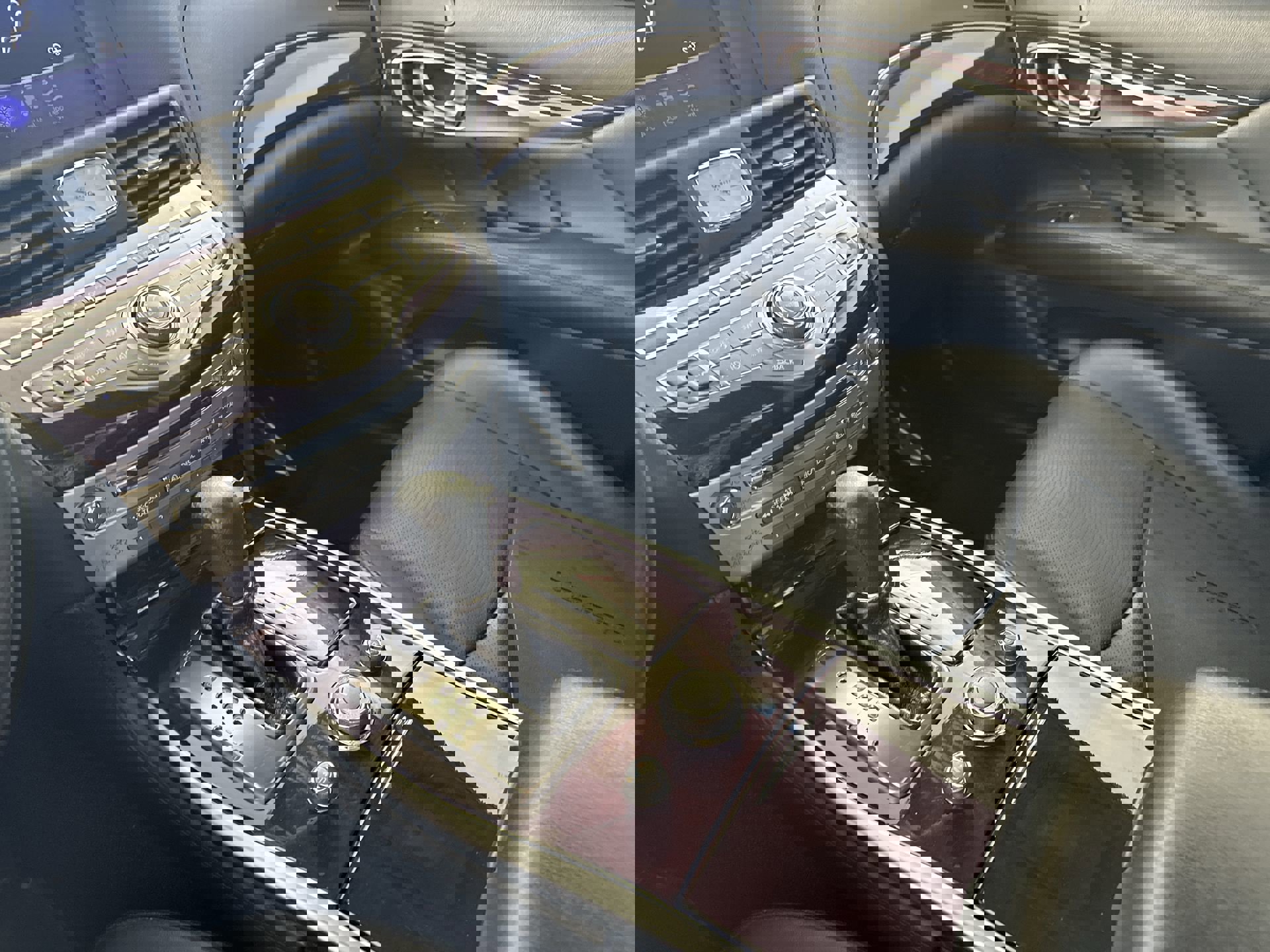 Used 2019 INFINITI Q70 Luxe w/ Proactive Package image 25