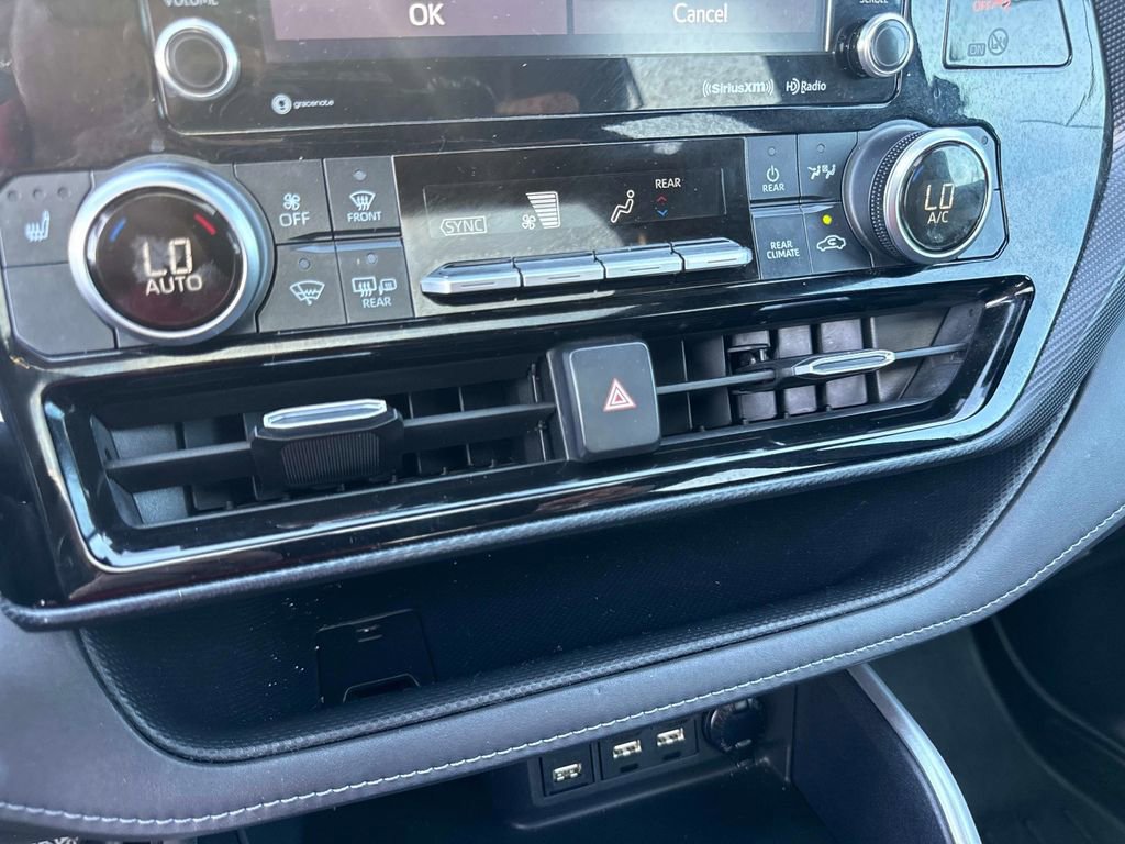 Used 2021 Toyota Highlander XSE image 22