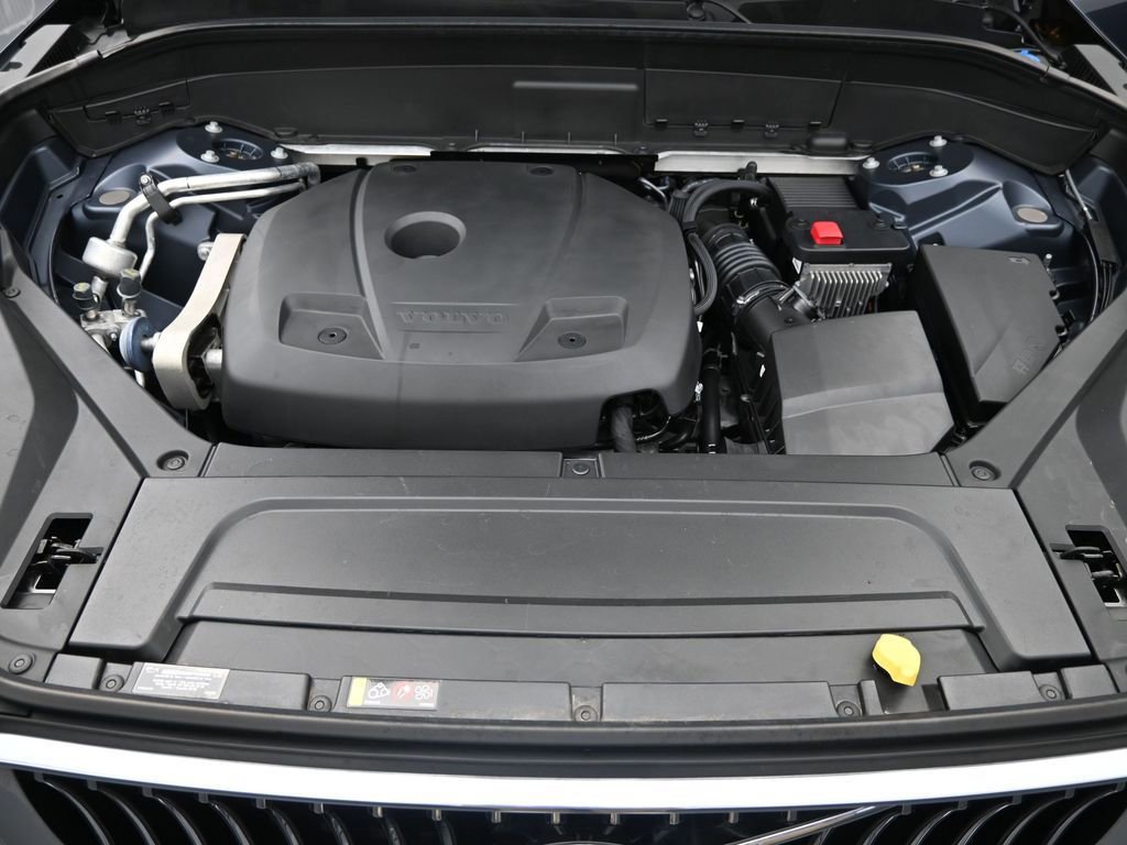 Certified 2022 Volvo XC90 T6 Momentum image 13