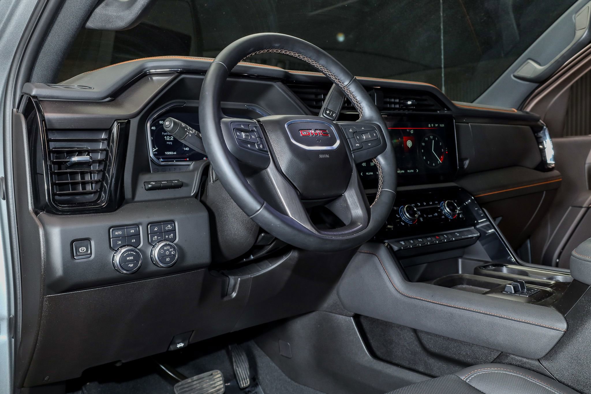 Used 2025 GMC Sierra 3500 AT4 w/ AT4 Premium Plus Package image 13