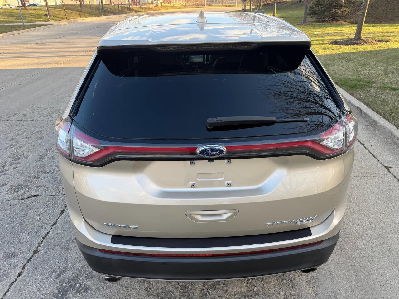 Used 2018 Ford Edge Titanium w/ Ford Safe & Smart Package image 5