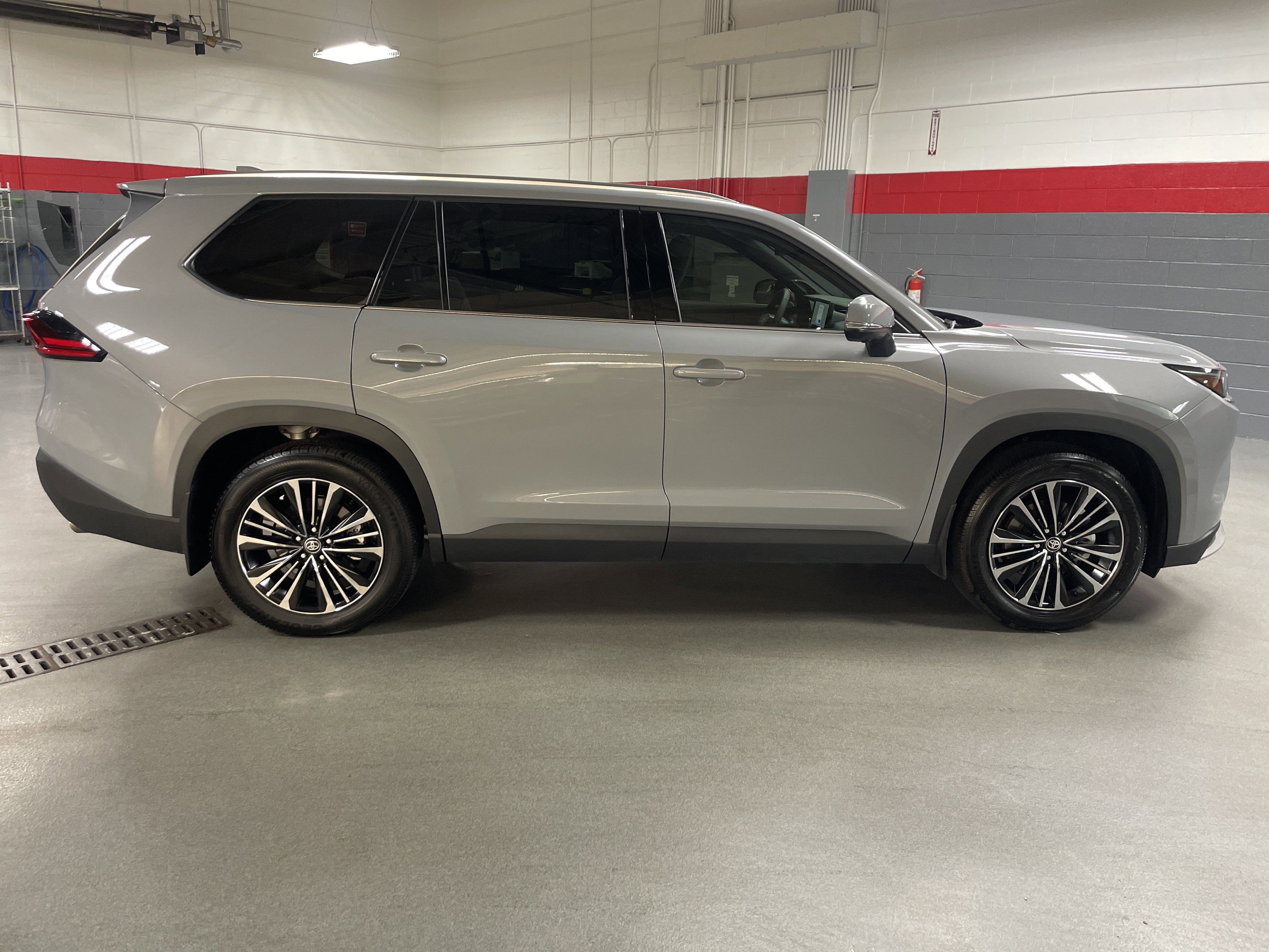 Used 2026 Toyota Grand Highlander AWD Hybrid image 11