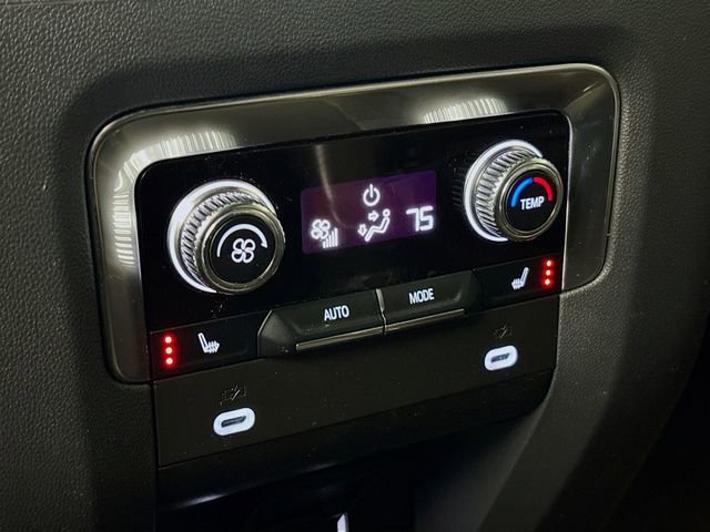 Used 2022 GMC Yukon XL Denali image 28