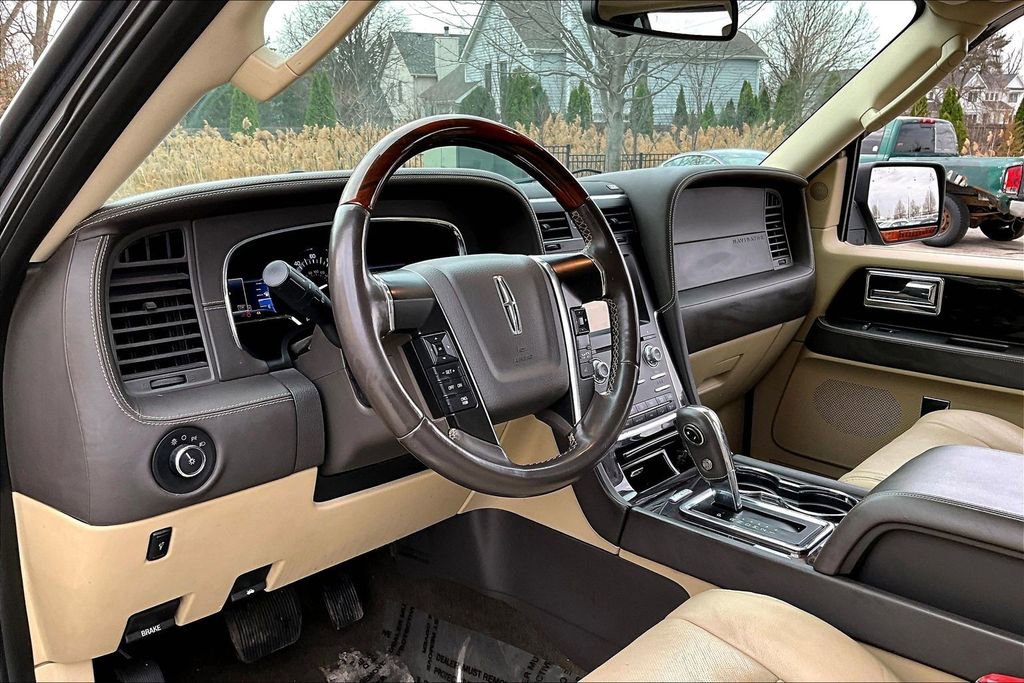 Used 2015 Lincoln Navigator 4WD w/ Equipment Group 101A Reserve image 16