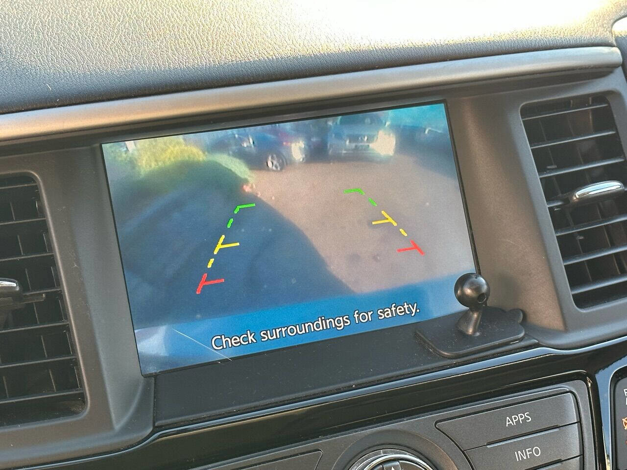 Used 2018 Nissan Pathfinder SV image 16