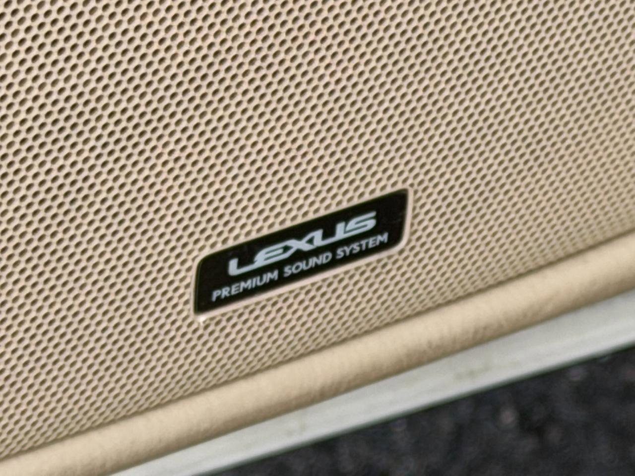 Used 2011 Lexus LS 460 AWD w/ Comfort Pkg image 28