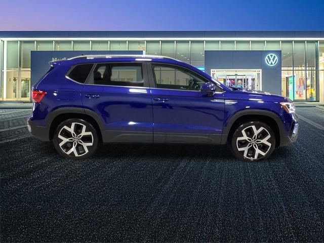 Certified 2023 Volkswagen Taos SEL image 5