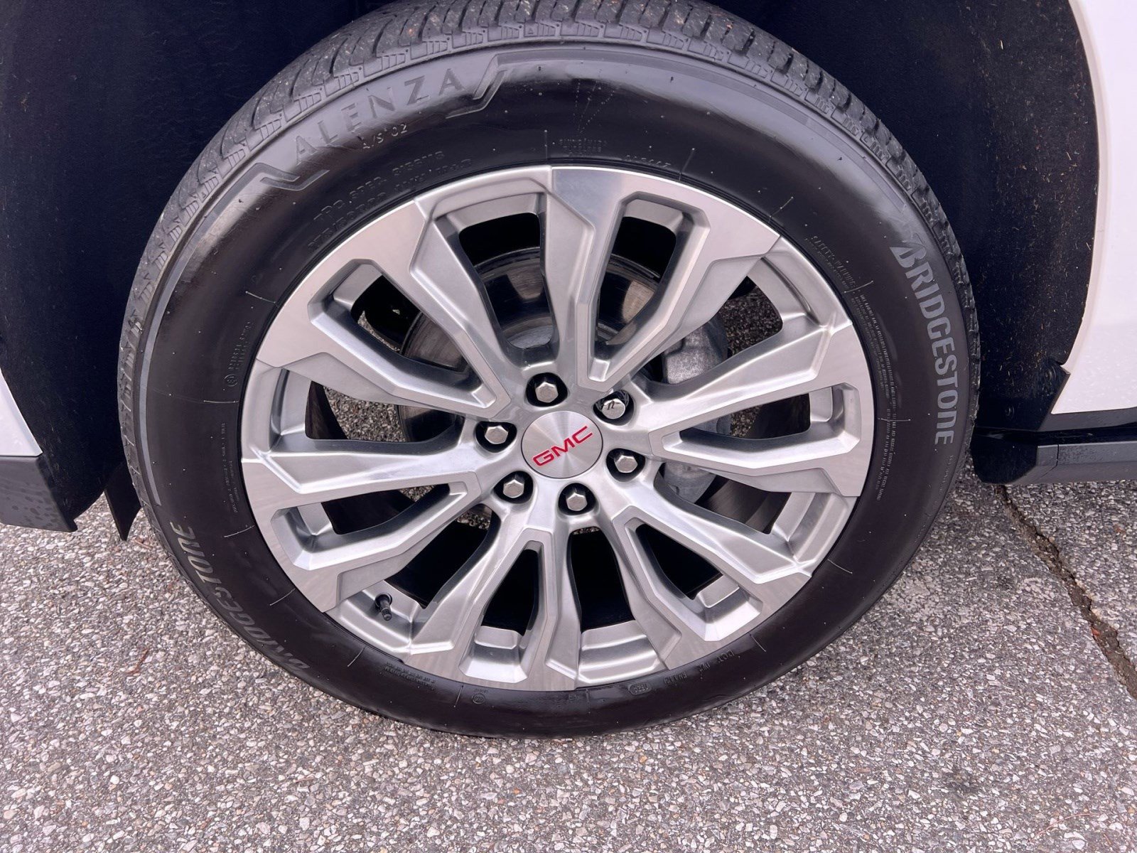 Used 2024 GMC Yukon Denali w/ Denali Reserve Package image 11