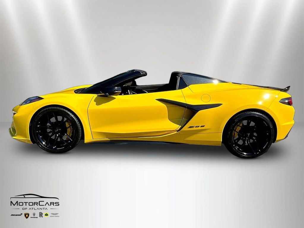 Used 2025 Chevrolet Corvette Z06 w/ Stealth Interior Trim Package RWD image 5