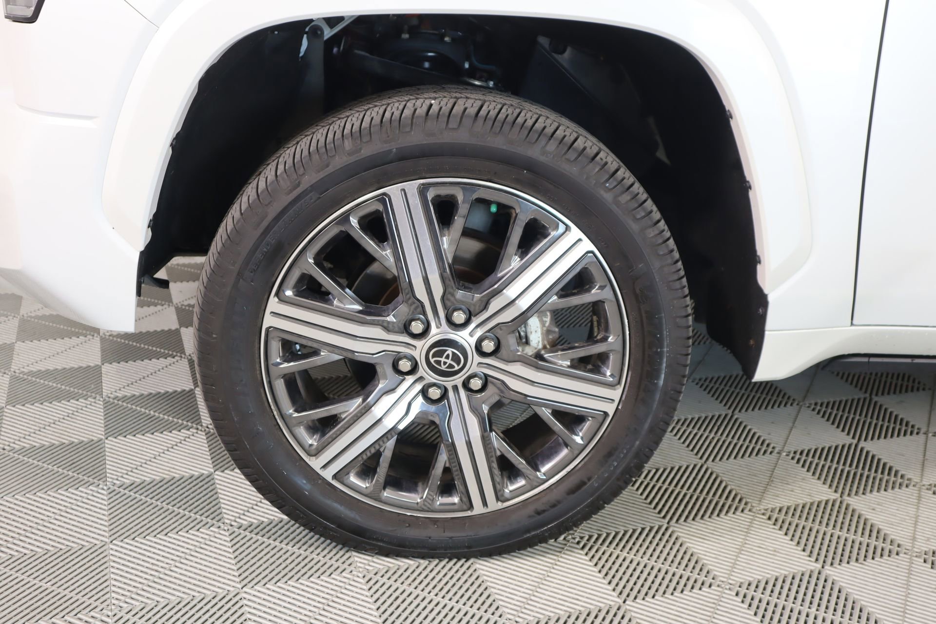 Used 2022 Toyota Tundra Capstone AWD/4WD image 18