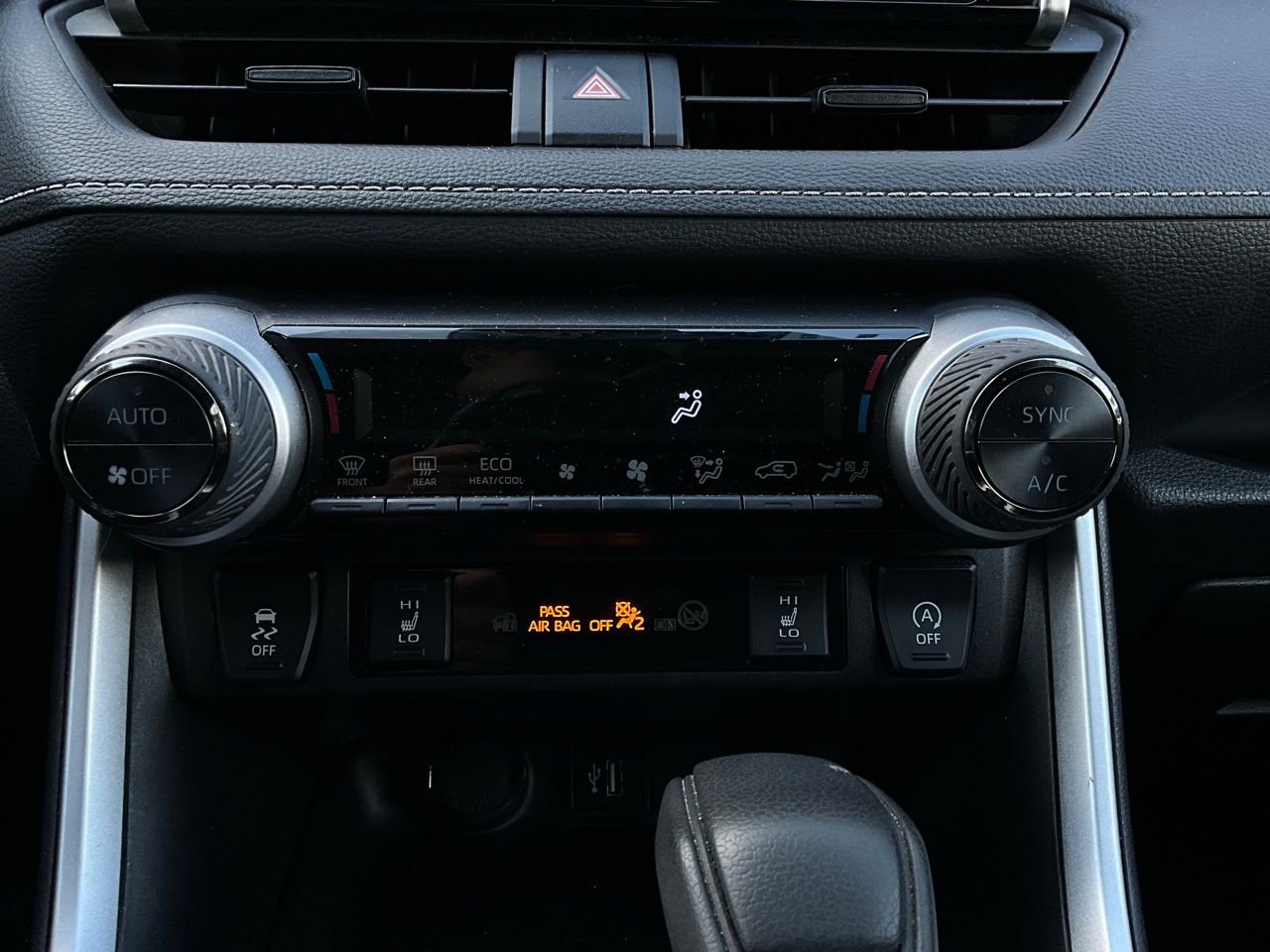 Used 2025 Toyota RAV4 XLE w/ Weather Package image 27