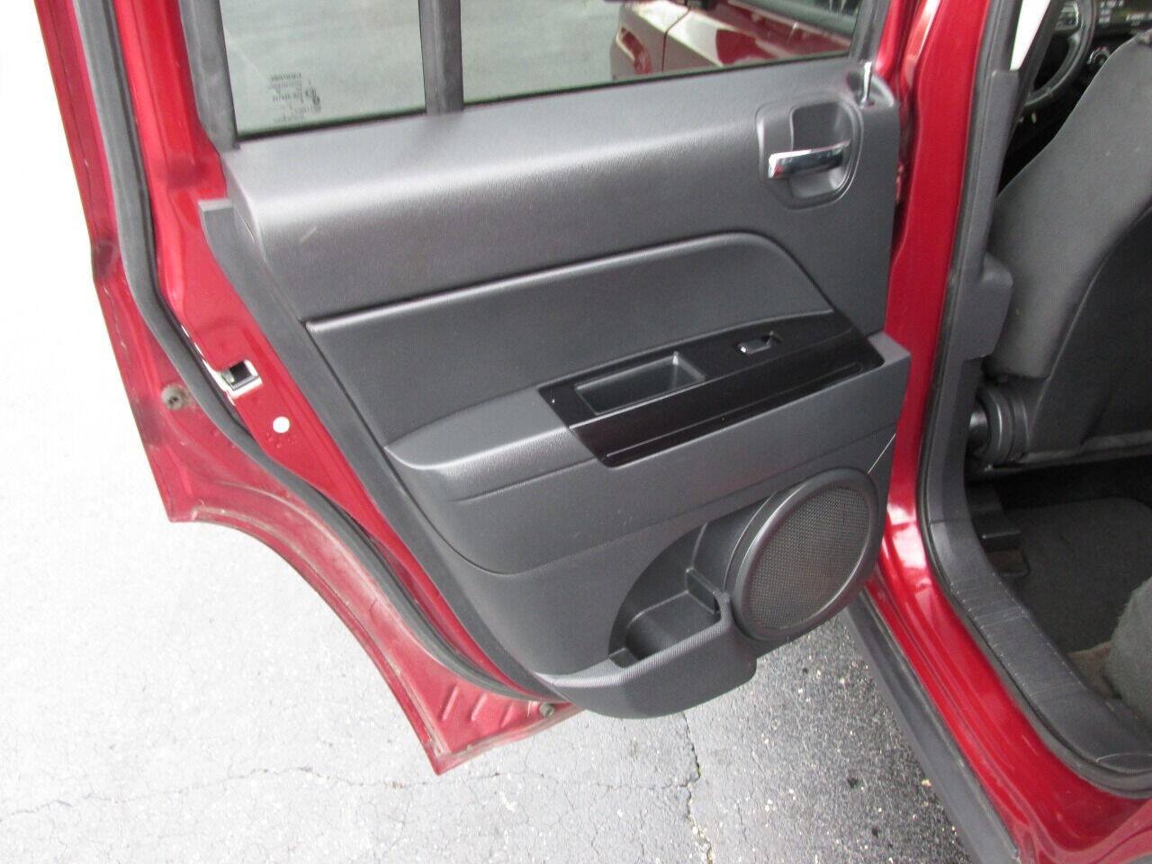 Used 2014 Jeep Patriot Latitude FWD image 19
