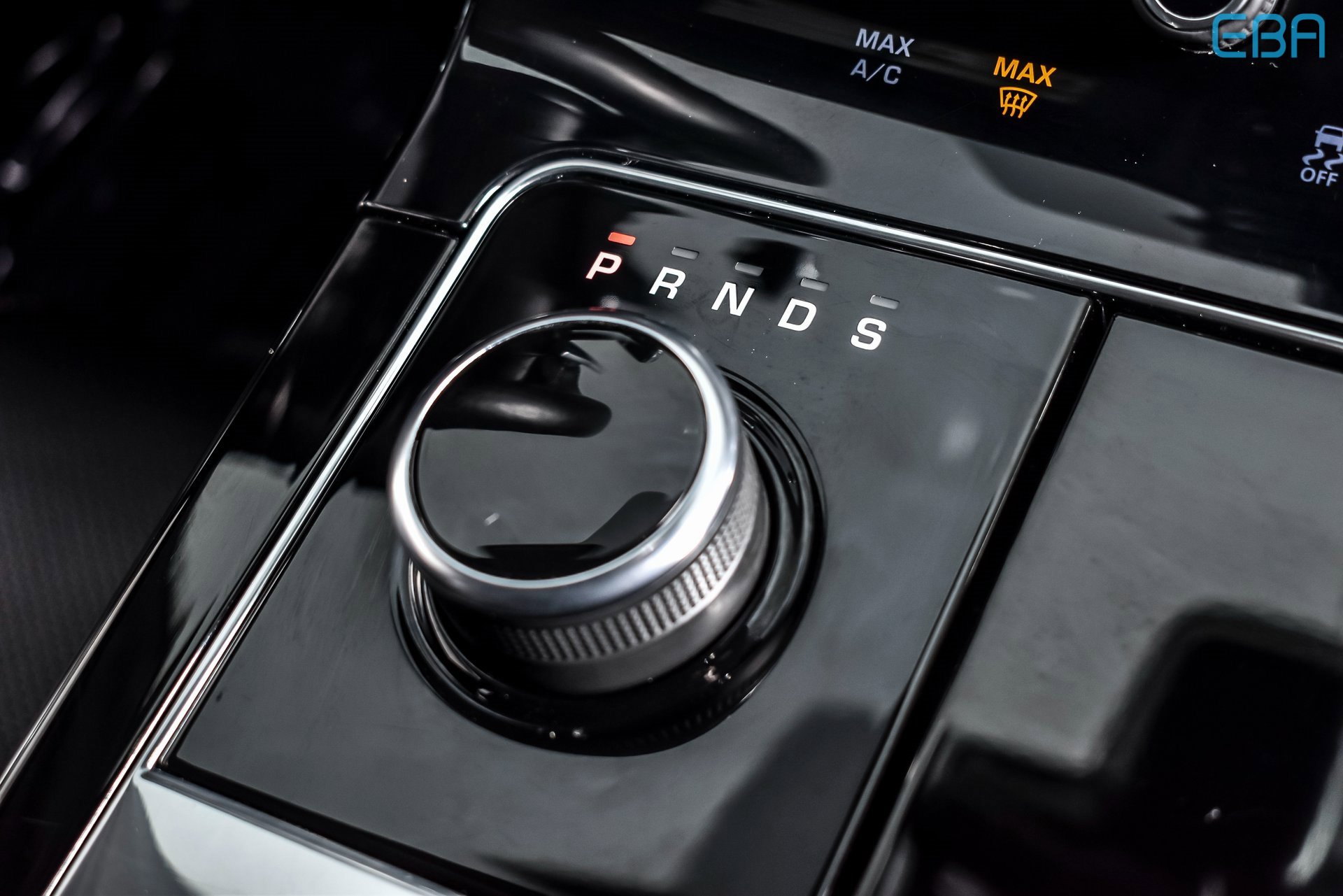 Used 2020 Land Rover Range Rover Velar R-Dynamic S image 28