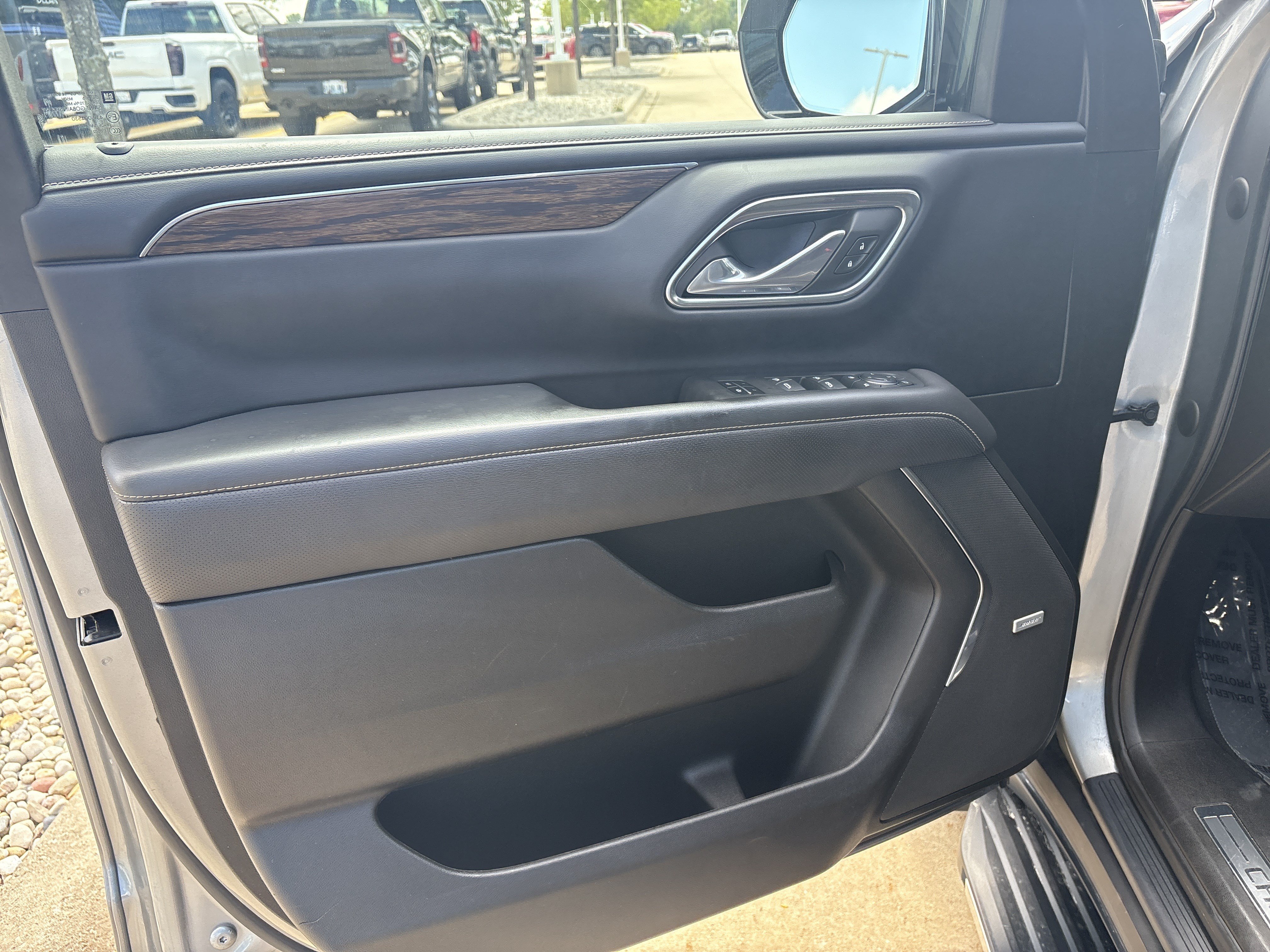 Used 2023 Chevrolet Tahoe Premier AWD/4WD image 16