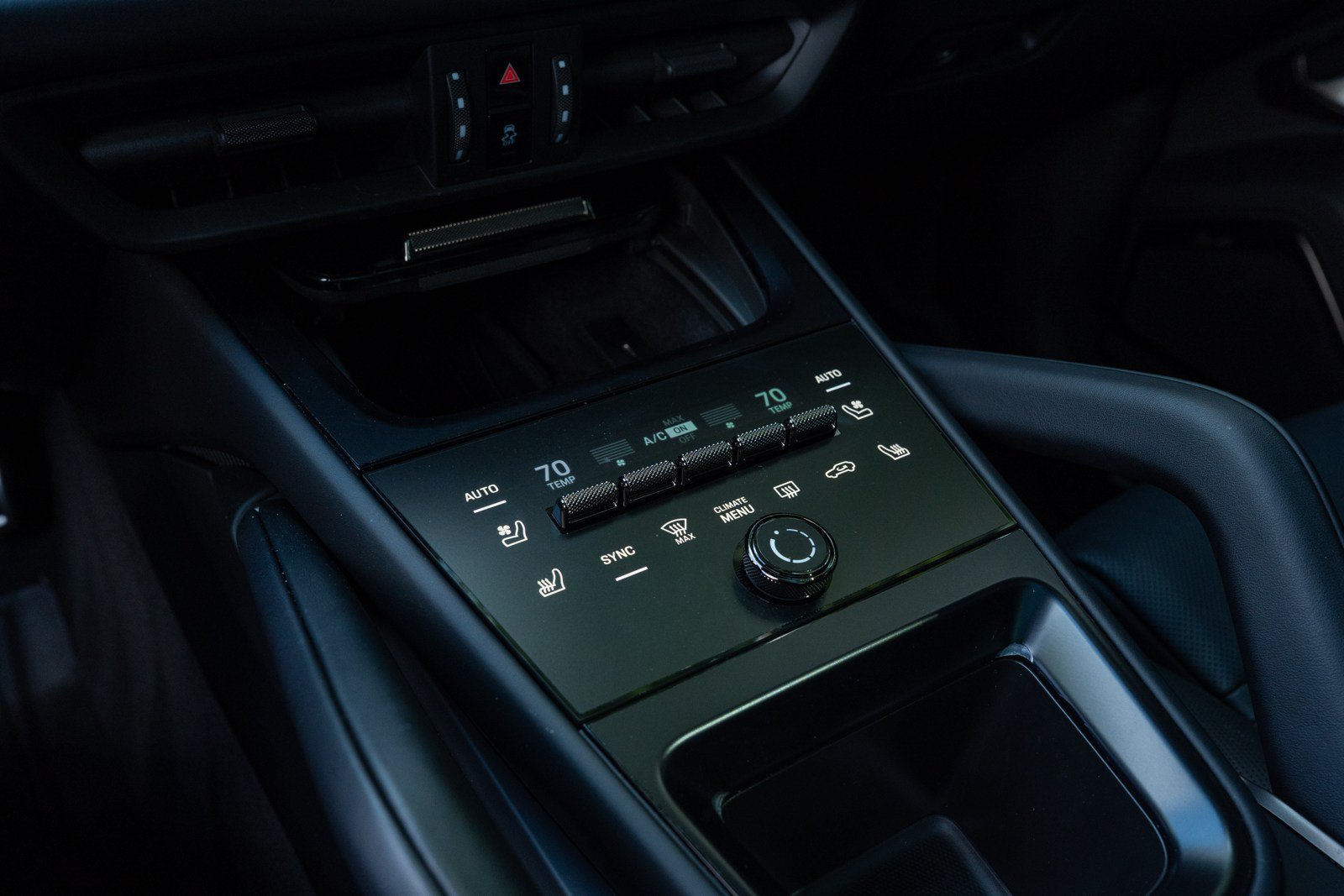 Certified 2025 Porsche Cayenne Turbo AWD/4WD image 30