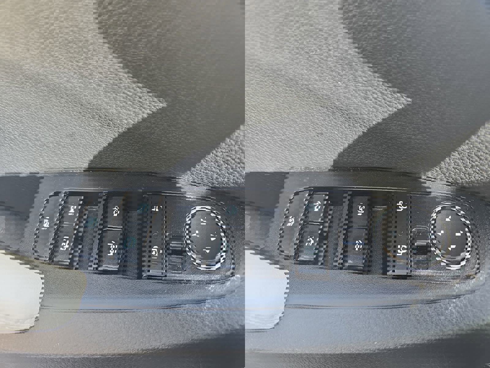 Used 2023 Kia Seltos EX image 29