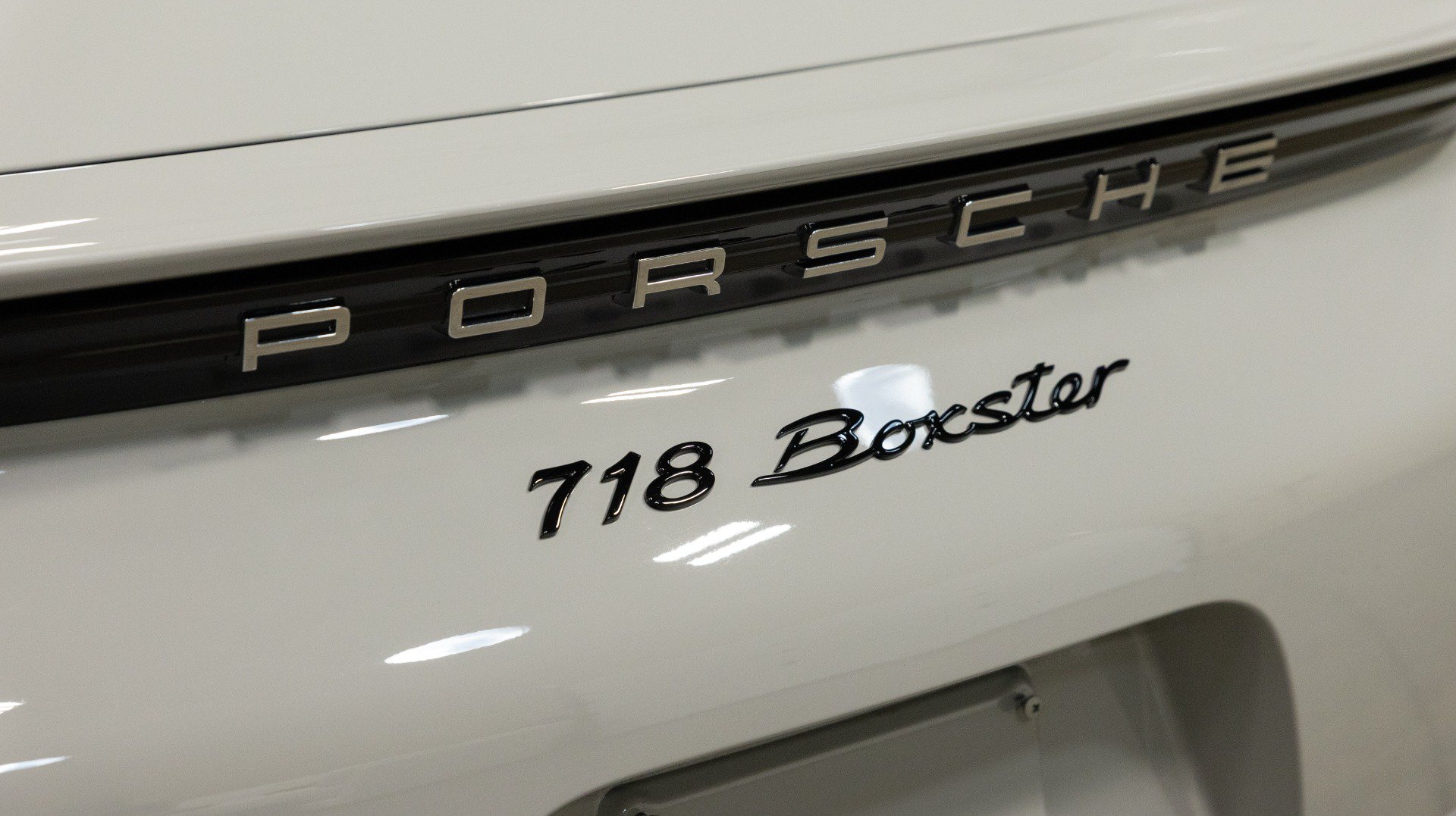 Used 2021 Porsche 718 Boxster RWD image 16