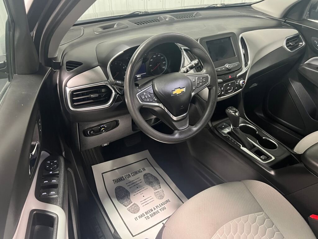 Used 2021 Chevrolet Equinox LS image 2