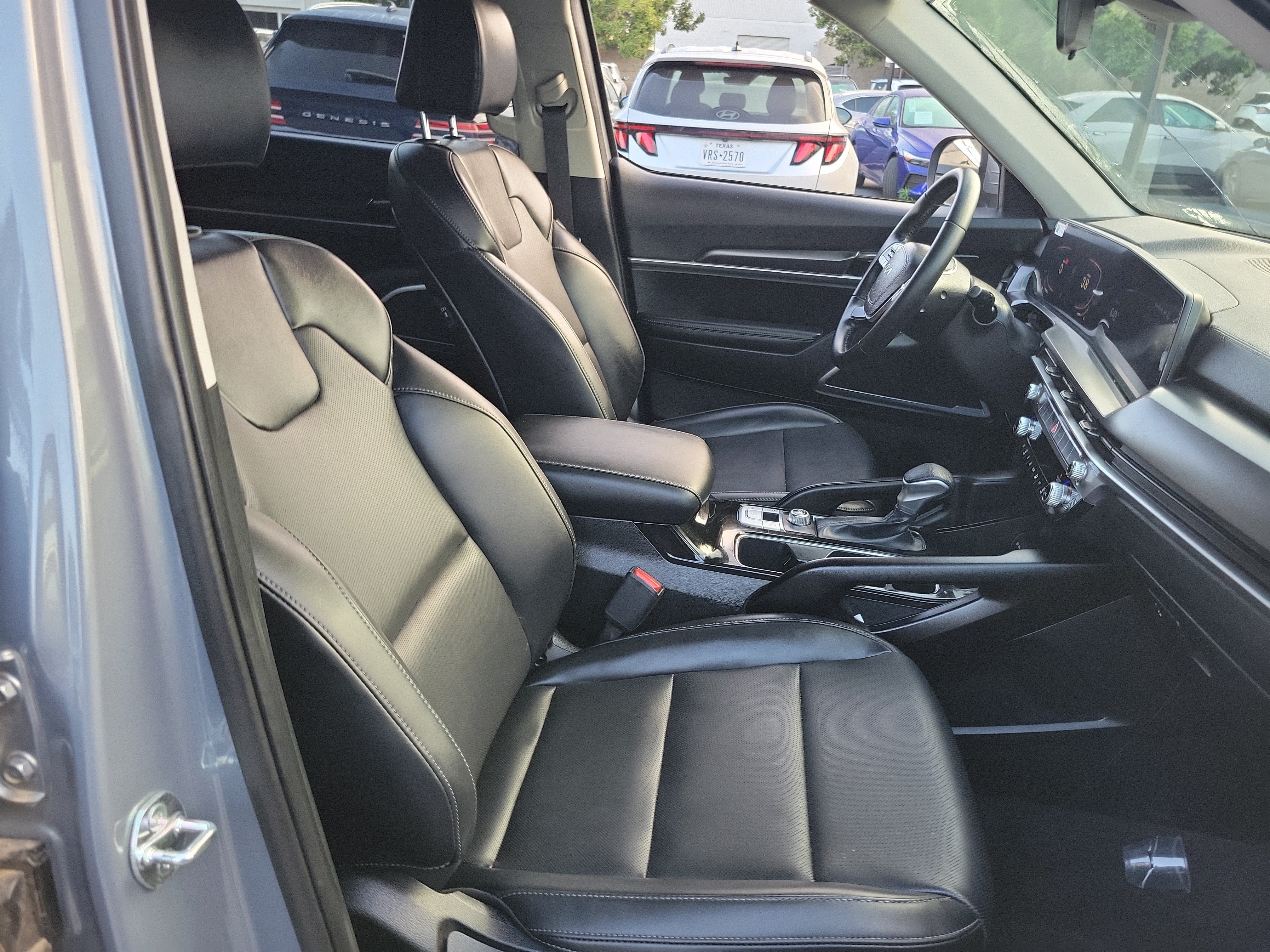 Used 2025 Kia Telluride LX FWD image 19