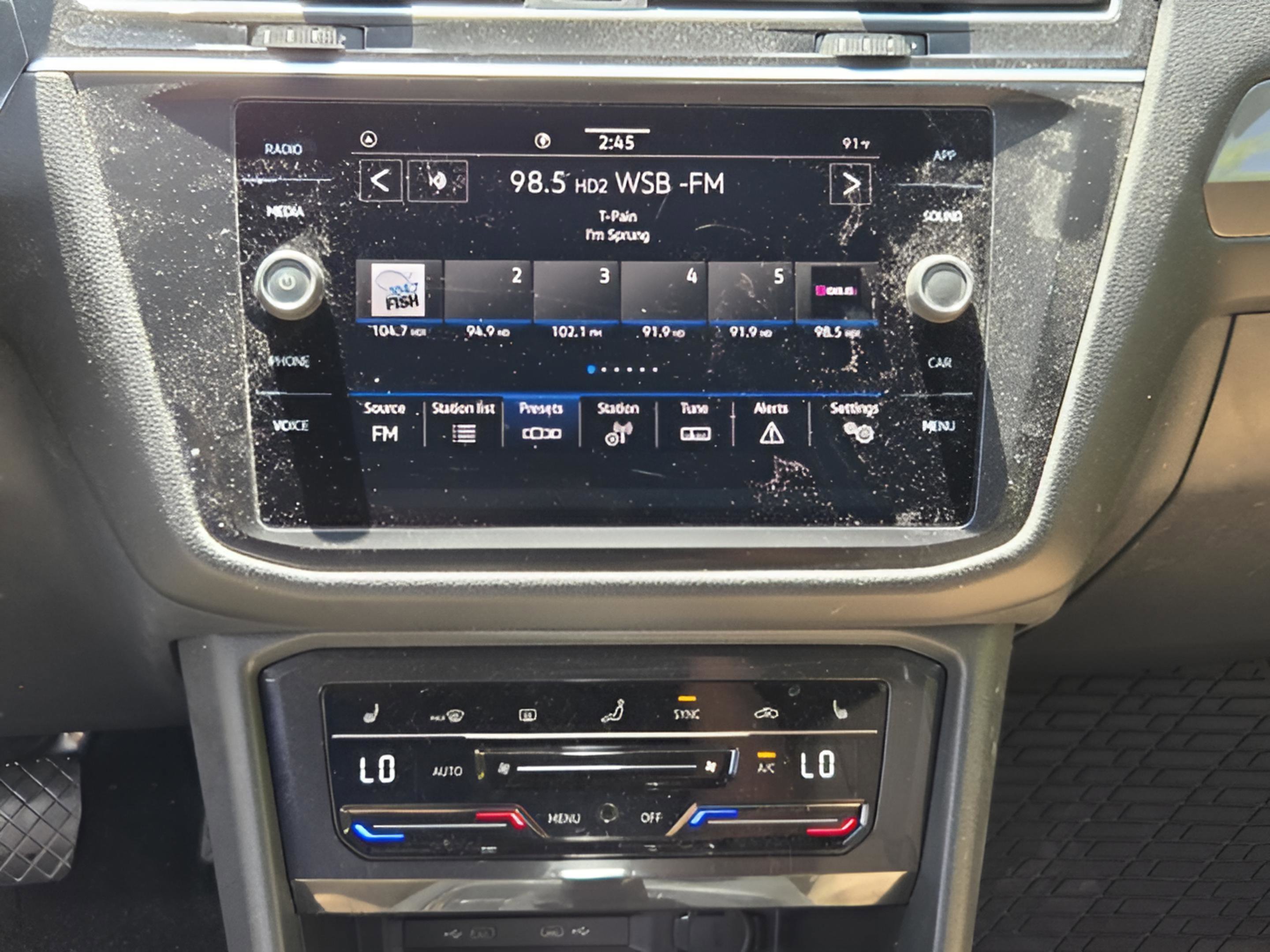 Used 2024 Volkswagen Tiguan SE FWD image 16