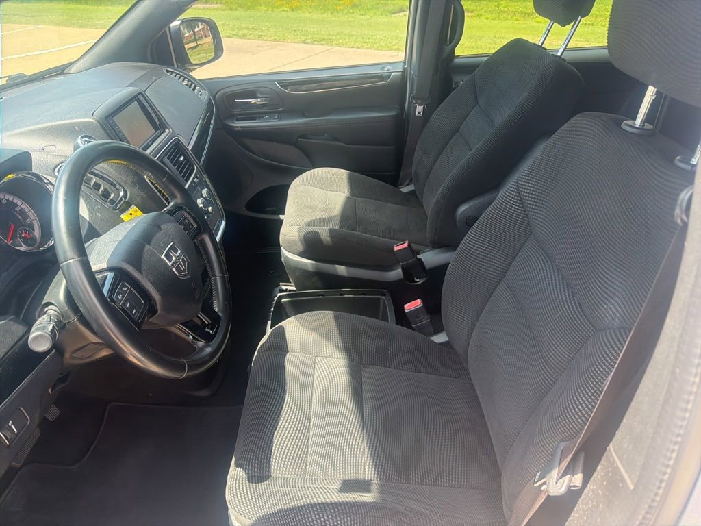 Used 2020 Dodge Grand Caravan SE FWD image 18