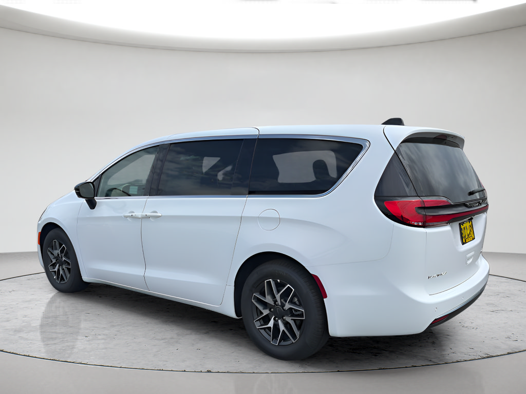 New 2027 Chrysler Pacifica Limited FWD image 5