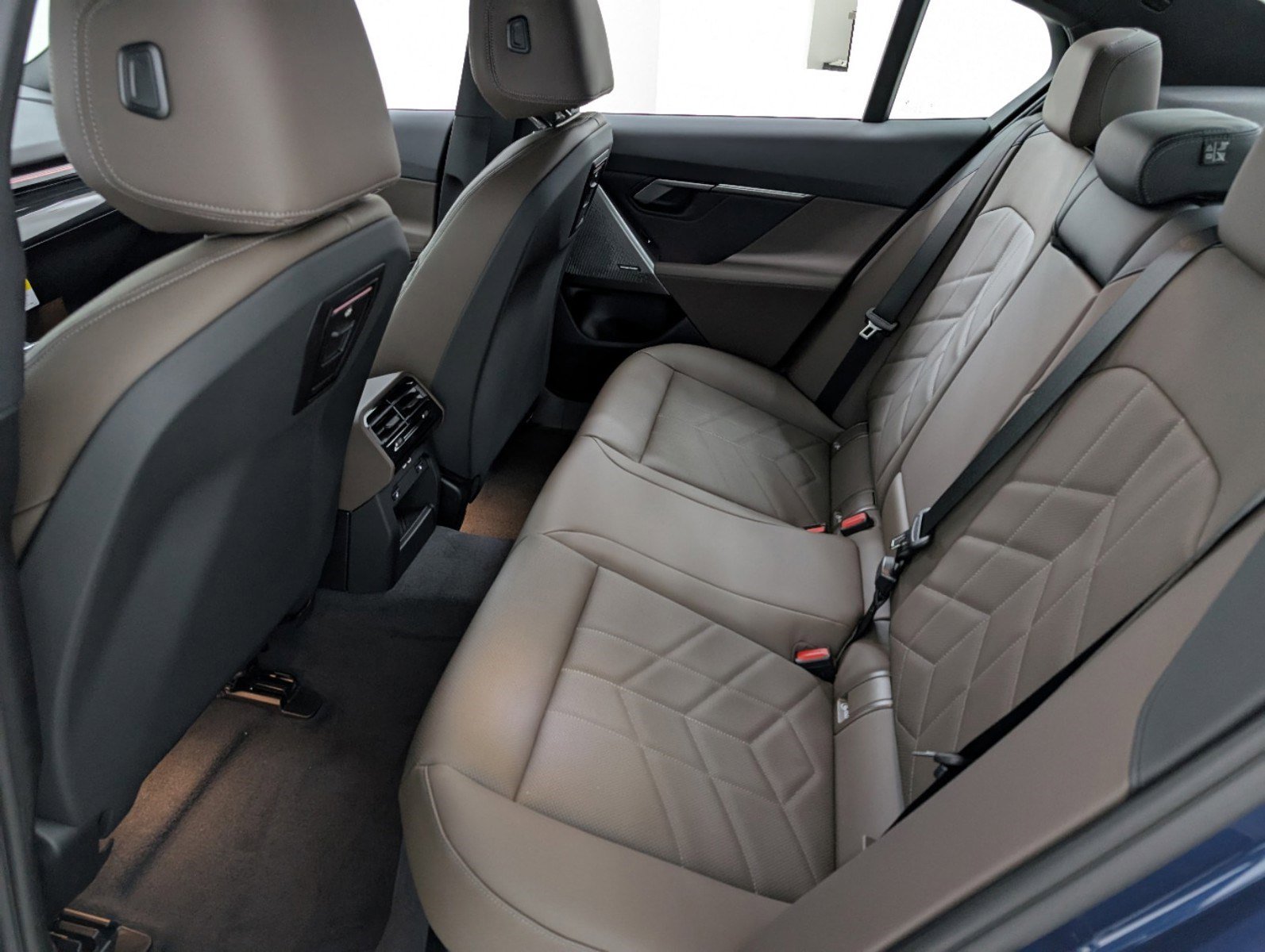 New 2025 BMW 530i w/ Premium Package image 22