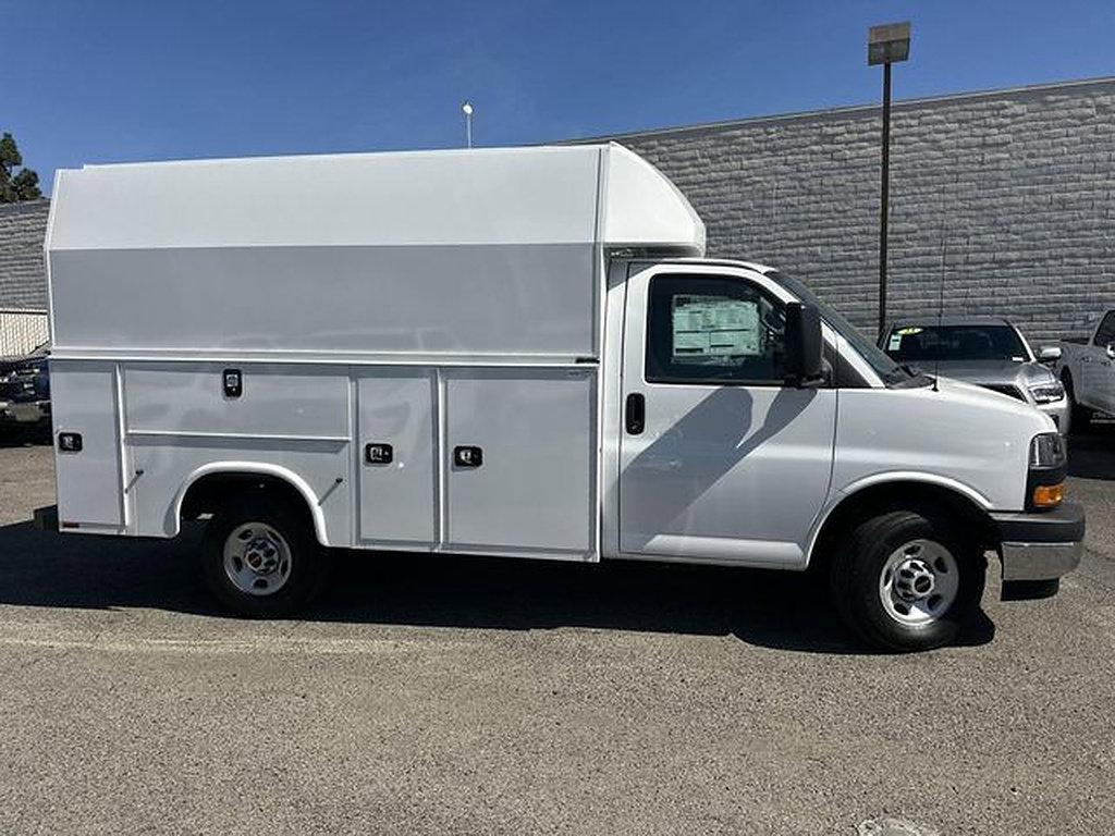 New 2025 GMC Savana 3500 w/ Power Convenience Package RWD image 3