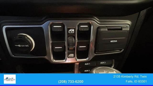 Used 2022 Jeep Wrangler Unlimited Sahara w/ Cold Weather Group AWD/4WD image 25