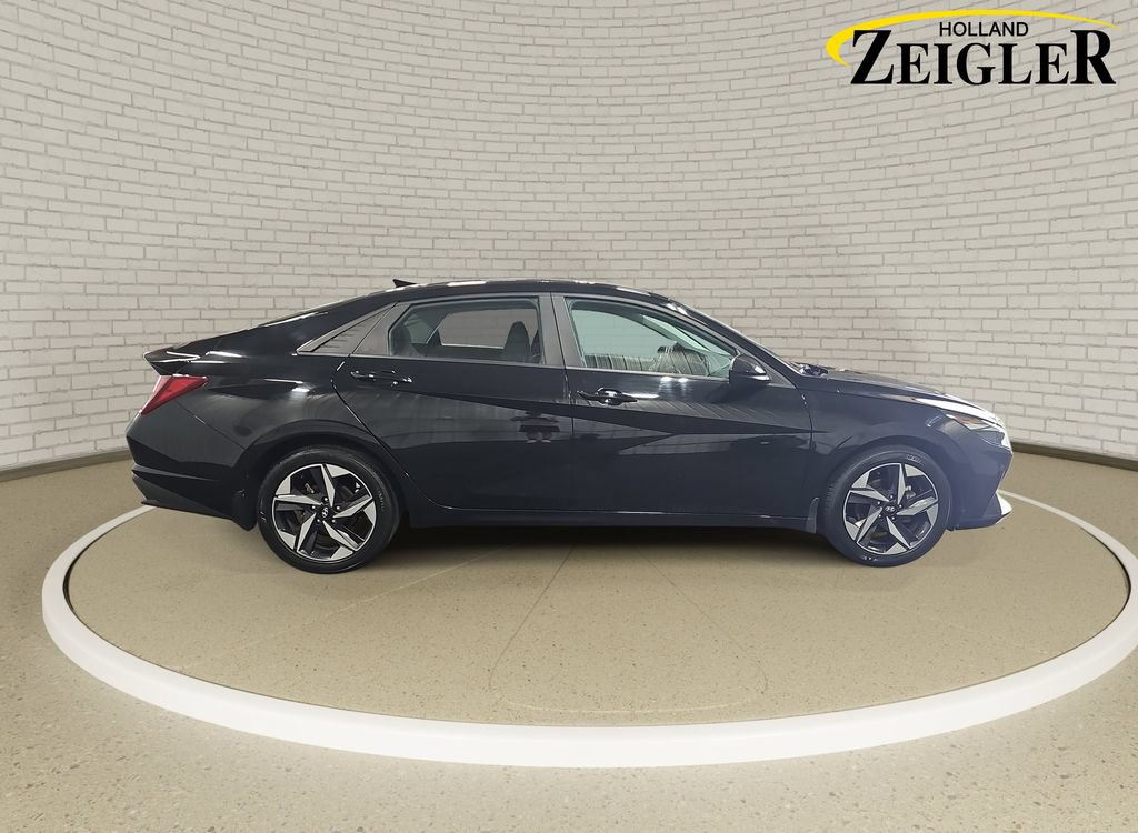 Certified 2023 Hyundai Elantra SEL w/ Convenience Package FWD image 4