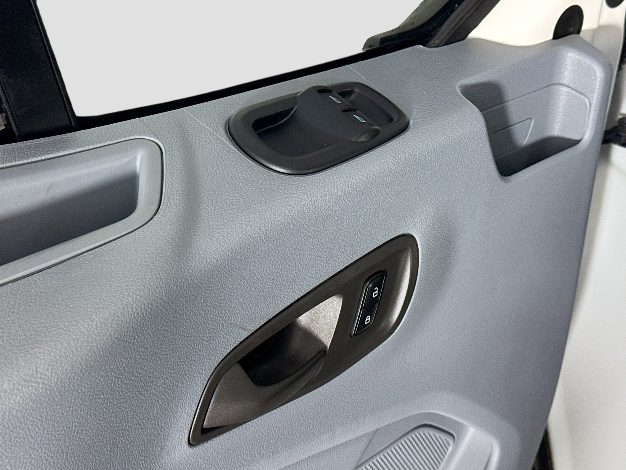 Used 2017 Ford Transit 350 XL image 22