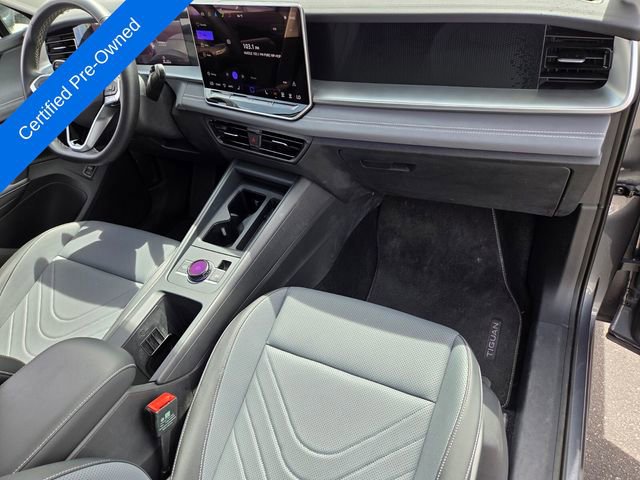 Used 2025 Volkswagen Tiguan SE FWD image 16