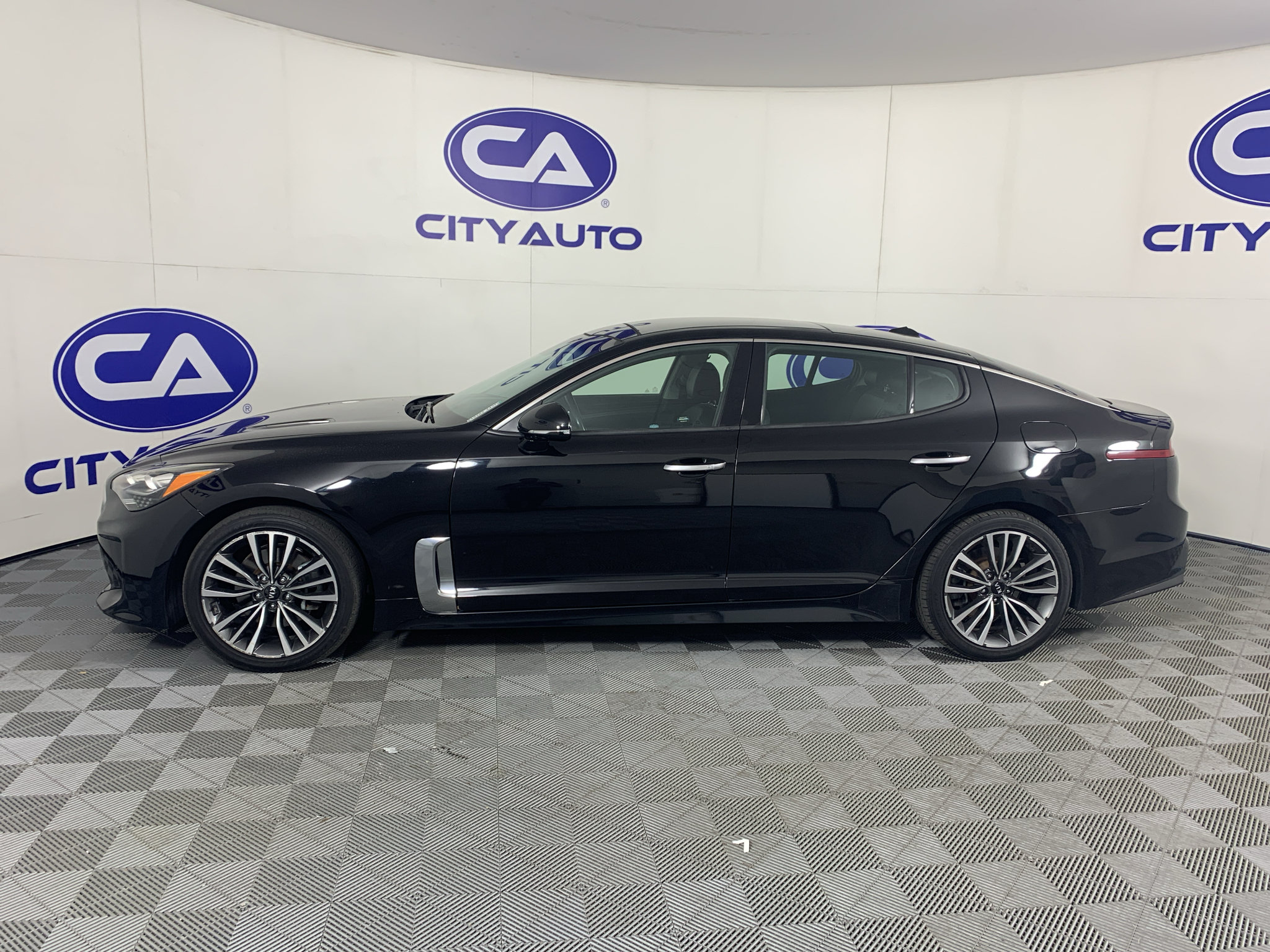 Used 2018 Kia Stinger Premium RWD image 6