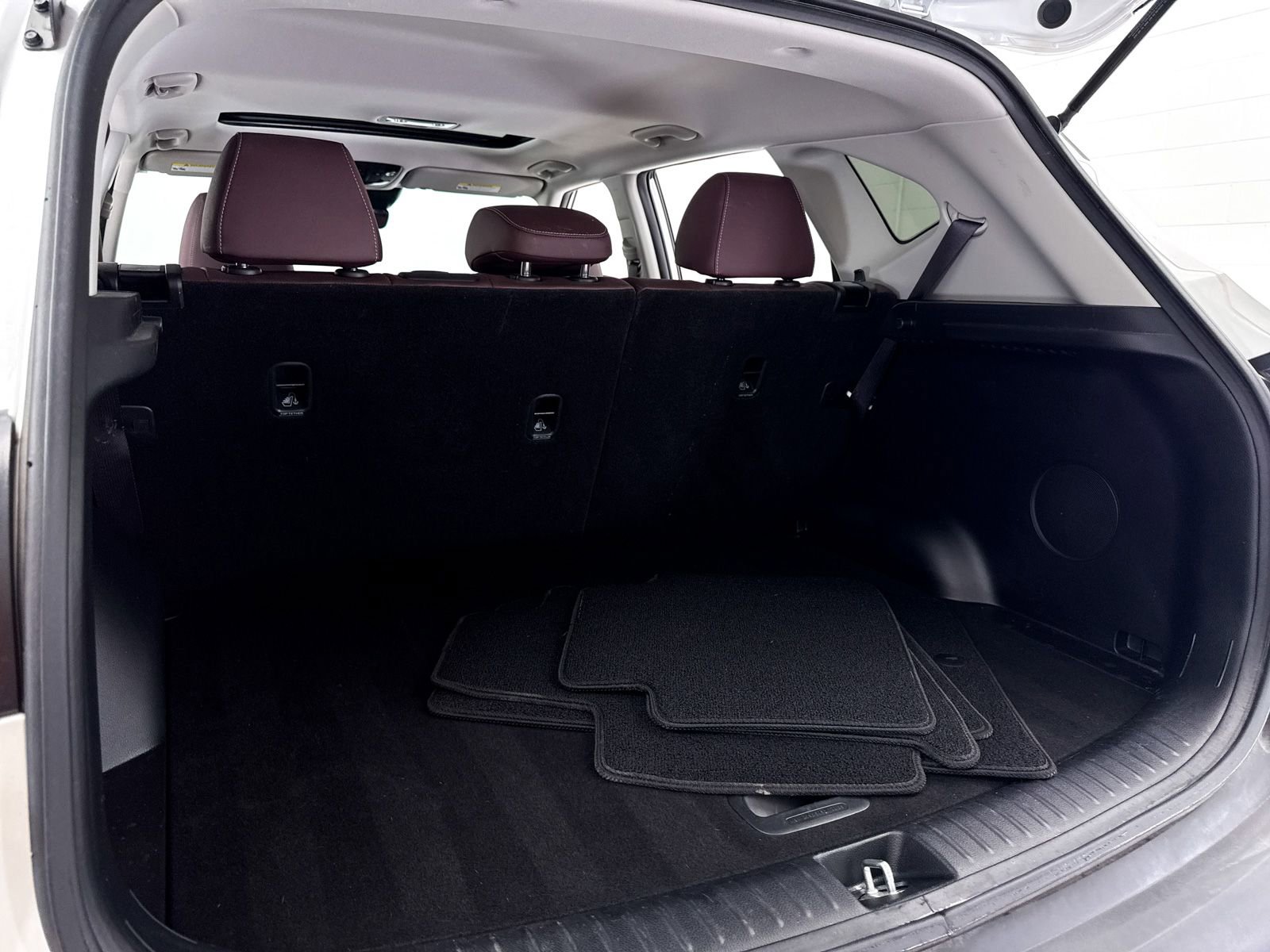 Certified 2022 Kia Seltos SX w/ Sunroof Package image 34