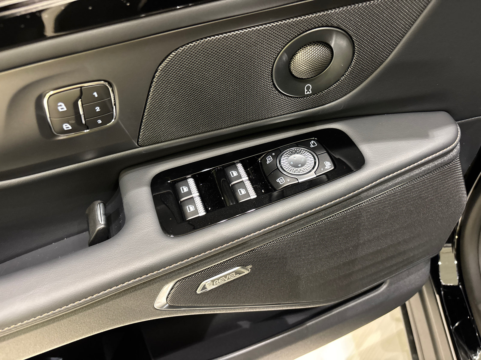 New 2026 Lincoln Nautilus Reserve w/ Jet Appearance Package AWD/4WD image 15